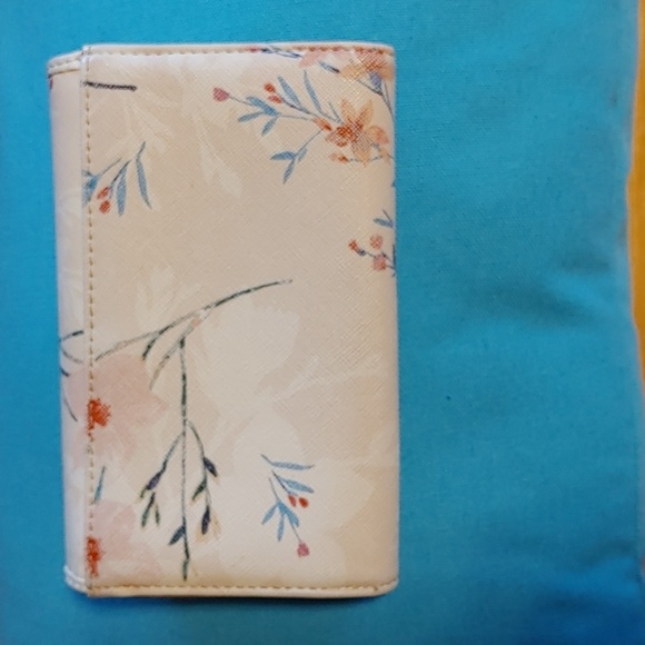 GUESS LOS ANGELES WALLET - Picture 3 of 12